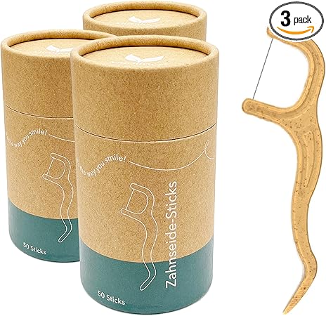 Nachhaltige Zahnseide-Sticks in der Anwendung zur schonenden Zahnreinigung